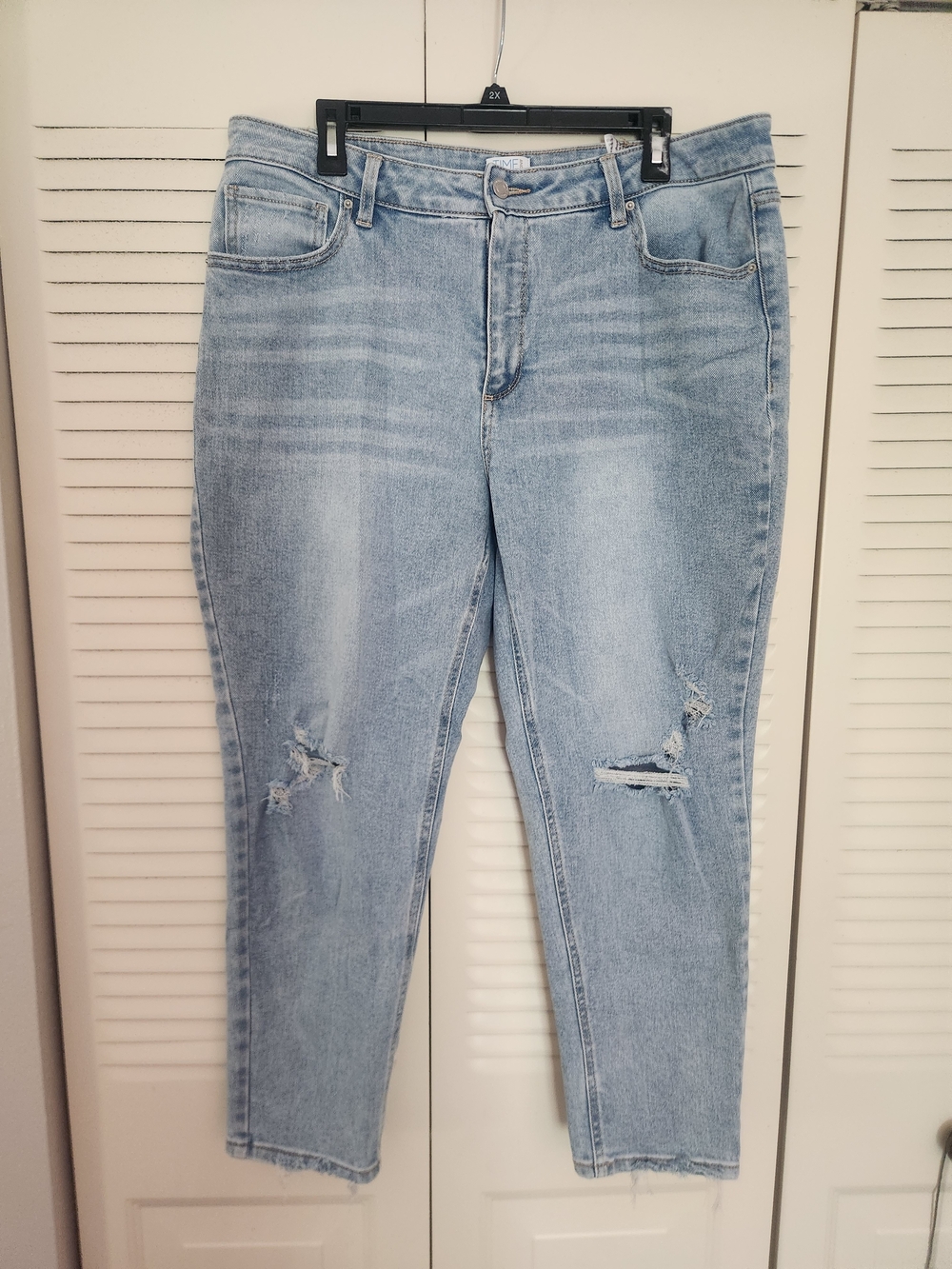 Time and Tru Light Blue Boyfriend Jeans with Distress